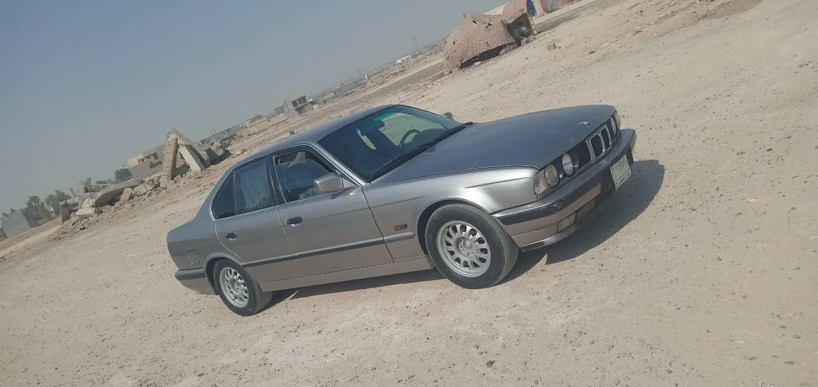 السلام عليكم حبايب
بيئم دبليو حجم ٥٢٥ اصل بليته وسنويه ومكينه موديل ٨٨ رقم انبار ألماني تحويل مباشر السياره مكينه وكير جدد مفتوح صدر نضيف كهربائيات كلها شغاله جام كهرباء مصبوغه عام جماليه بدون ضرر كفاله من الخياس شواصي تكم لغود شركه داخل جلد بلاد مسجل تخم سماعات السياره وارد يابان بدون فتحه نصبه حيل حلوه نواقصها تبريد يرادله كمبريسر والصدر الخلفي والتايرات وسط  بيع او مراوس حسب القناعه سعرها ٤٠ $ مكاني انبار فلوجه ***********
