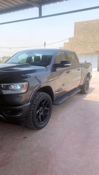 ارمي 1/1 فول موصفات موديل 2022  رقم بغداد بسمي    المحركV8. 5.7L  دفع ...