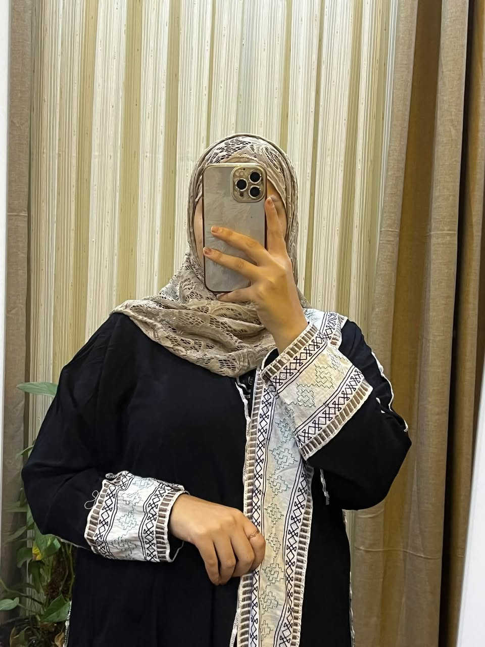 عبايات بالة جديدة🔥🤍
اسعار مناسبة جداً متتعدة ال ٢٥ للحجز دايركت او ع واتساب *********** 🤍
