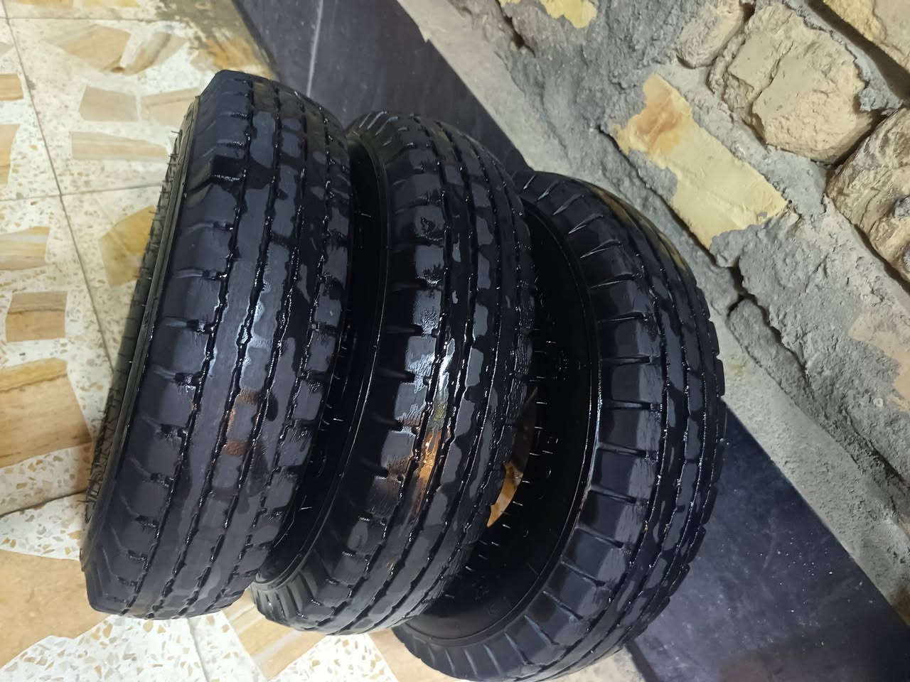 سلام عليكم شباب تايرات جبلي جوبلس بيهن بس واحد بي فتيله رايده ٣٥ مكاني عماره ابو رمانه***********
