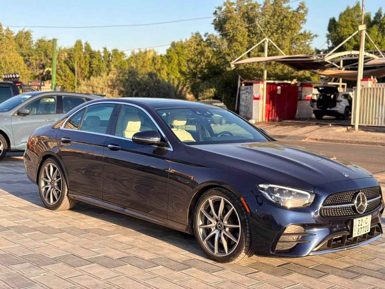 السلام عليكم للبيع فقط 
مارسدس e350 . 2022 
فول مواصفات 
ماشيه 47 mi 
اللون نيلي 
رقم اربيل تحويل مباشر 
وارد امريكي ضرر بسيط جدآ
فقط مكان الرقم قبغ جنطة 
باقي السياره مكفوله 
السعر 39000$ بيها مجال 
العنوان / بغداد
***********
