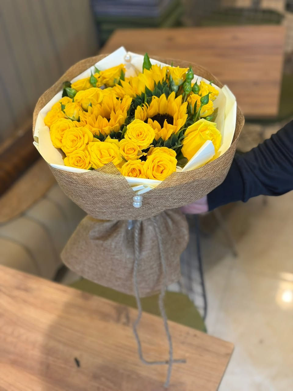من بقلاوة ذوقهه حلو تختار هيج بوكيه لـ بقلاوتهه 🌼🌻

السعر : اكتب تعليق يجيك للخاص 🏷️💵

هاي پنك للورود الطبيعيه و الهدايا 
Hi Pink Flowers 🥇♥️ 

يرجى حجز مسبق لضمان جوده اكبر في التنسيق 🙏⚜️🥇
  

طريقه الدفع ( كاش ، ماستر كارد ، رصيد ) 
توصيل الي جميع المناطق في خانقين 
و خارج خانقين الى ( جلولاء ، سعديه ، كلار ، سليمانيه ، بغداد و اربيل ) ♥️

الموقع : خانقين شارع الكورنيش قرب مجمع الشكرجي - و مجمع الصالحي و مطعم اوكسجين ( eat & go ) 🌟
رقم التواصل *********** 

#خانقين #خانقين_بومه_نزرد♥️
