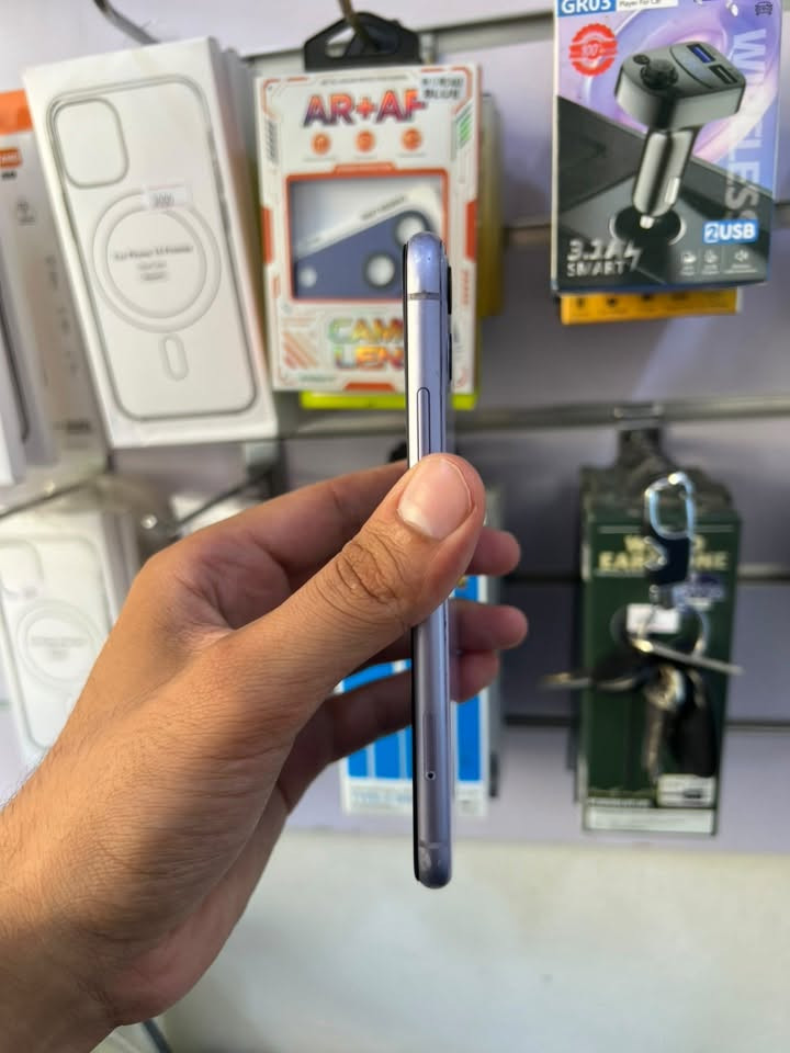 ١١ عادي
ذاكره ١٢٨
بطارية  ١٠٠
تك سيم
فيس ايدي  متوقف
جهاز كل شرط  اي خلل ما بي

سعر١٩٠ بي  مجال

***********
