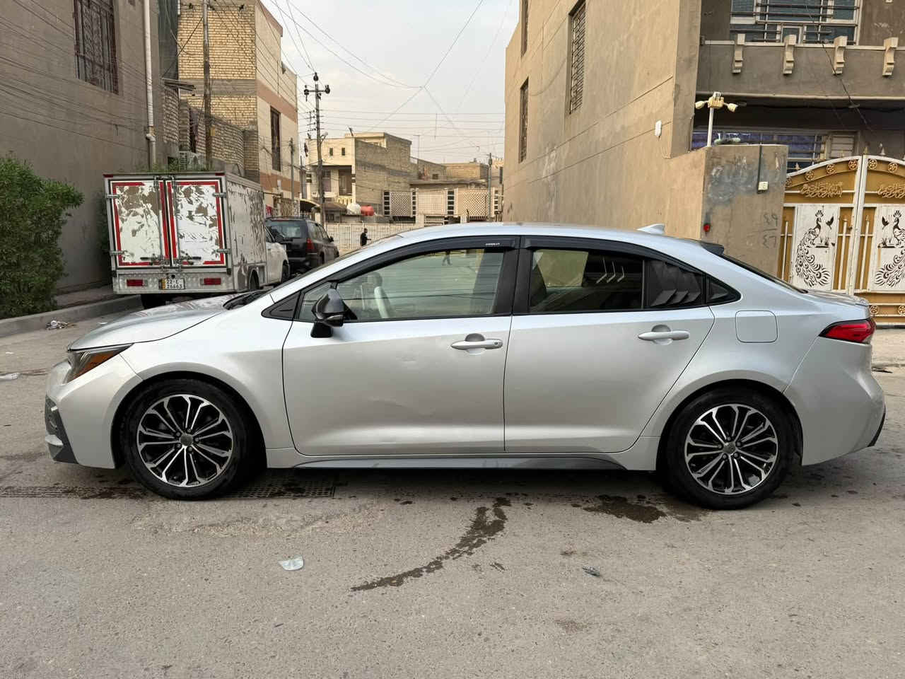 السلام عليكم 
كورلا موديل ٢٠٢١ se السياره مواصفات معروفه مكينه ٢٠٠٠ صور الحادث مابيه تبدلي وايرباك سليم بدون دواخل وصارت طخه عندي هنا بالعراق بنص البيبان السابق والورا 
بيه ملاحضات بسيطه السعر ١٣٥ مكان بغداد السياره ب شهر ال ٢ تصير حره 
***********

نص مكتوب في الصور:
- BidFax.info