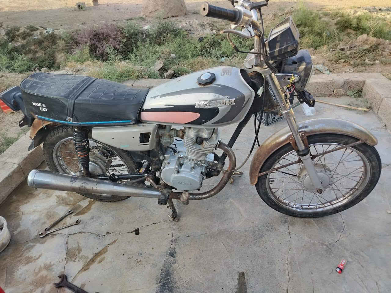 دراجة نامه ايراني 5گير موديل 2014محركها مفتوح مره وحدة الدراجة اوراق اصولية السعر 750مكلف بلنشر رقم صاحبها ***********
