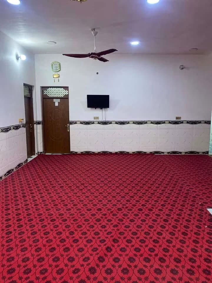 دار 🏠 للبيع 
المساحه 470م
الموقع طريق المعاره شارع سيد سهيل 
يحتوي على غرف عدد 2 
استقبال 9*5
مطبخ 5*5
صاله عدد 2
حديقه كبيره 
كراج يتسع 3 سيارات 
للاستفسار اكثر مراسله الصفحه او الاتصال على الرقم ***********

