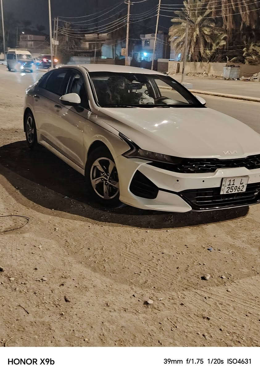 سلام عليكم شباب عندي هاي كي فايف وارد امريكي  موديل 22 حادث حلو بالمنشور بيها ثلث قطع تبديل رقم بغداد بسمي جاهزه ونضيفه كلش مكاني بابل جبله سعر 135 بيها مجال *********** بي واتساب تعال شوف ودلل
