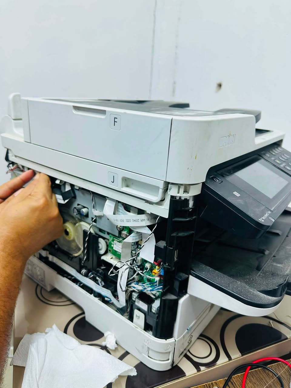 🖨️ يتوفر لدينا تصليح جميع أنواع الطابعات 🛠

✅ برمجة الطابعات 
✅ صيانة الطابعات 
‏✅ تصليح اي خلل بالطابعة 

📍ورشة المهندس للإلكترونيات 
العنوان: الجدعة مجاور ماركت القاسم

للاستفسار 
*********** 
***********
***********
