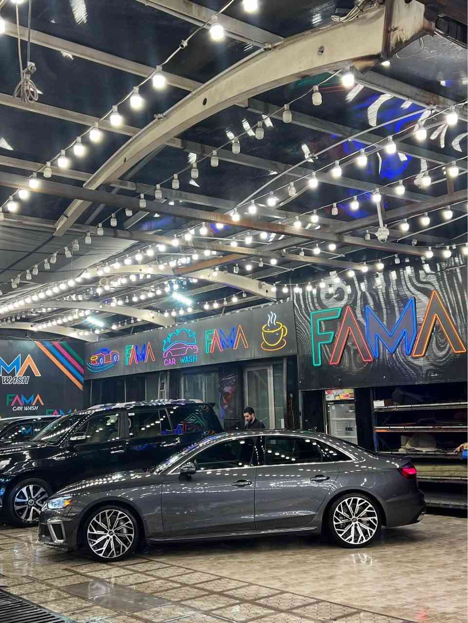 Audi A4 2023 Sline Quattro 
صندوق و  بابين صبغ بدون دواخل، بجم كبس،ارباك بس دكمة طاگ،٤١٠٠٠ ماشية،مواصفات فول فول، 
موجود بدهوك
***********
رقم و سنوي جديد دهوك, العراق
