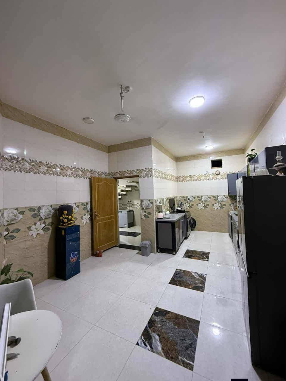 بيت للبيع قرب البوابه ب المعيميره 450 متر السعر،130 بناء حديث للاستفسار الاتصال ‏‪***********‬‏
