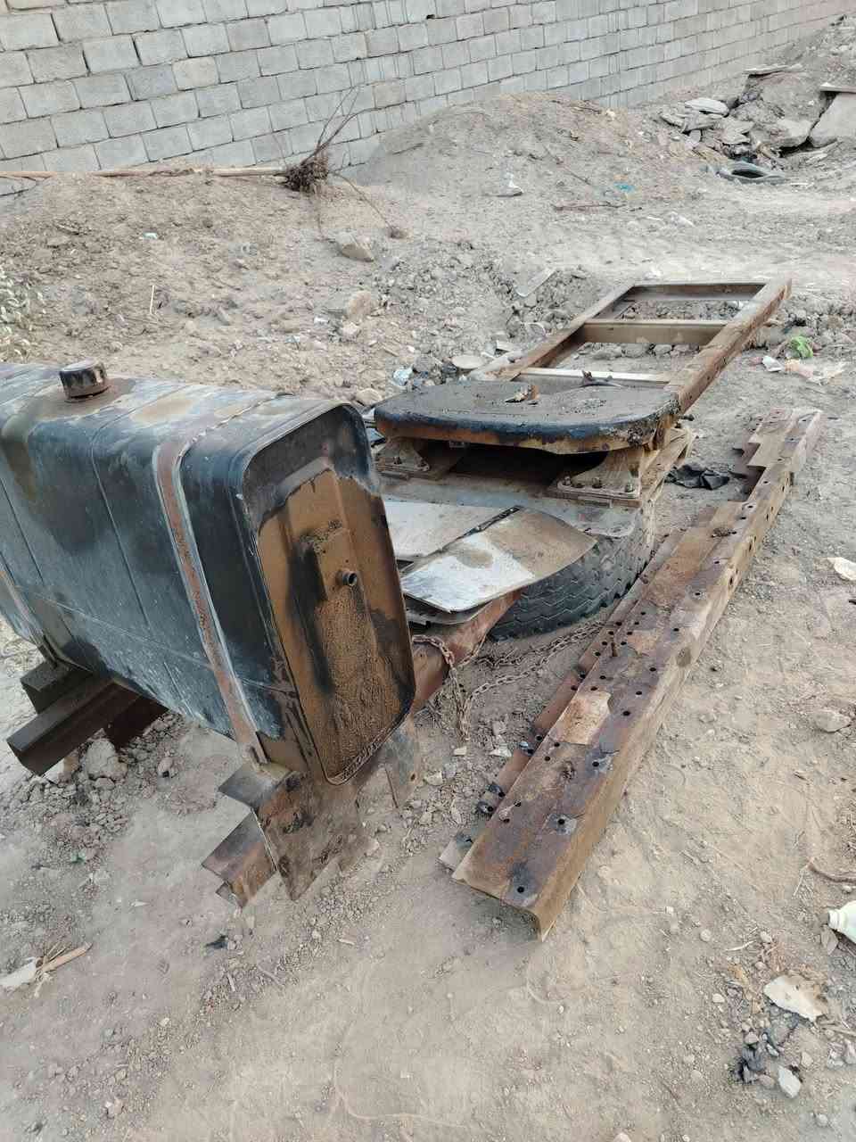 دبل شاصي فالفو نضيف جدا مع دانكي هايدرولك مع صينيه بيم صغير للبيع إستفسار عله هذآ الرقم ***********  ***********. ملاحضة مكلف بنشر والله

