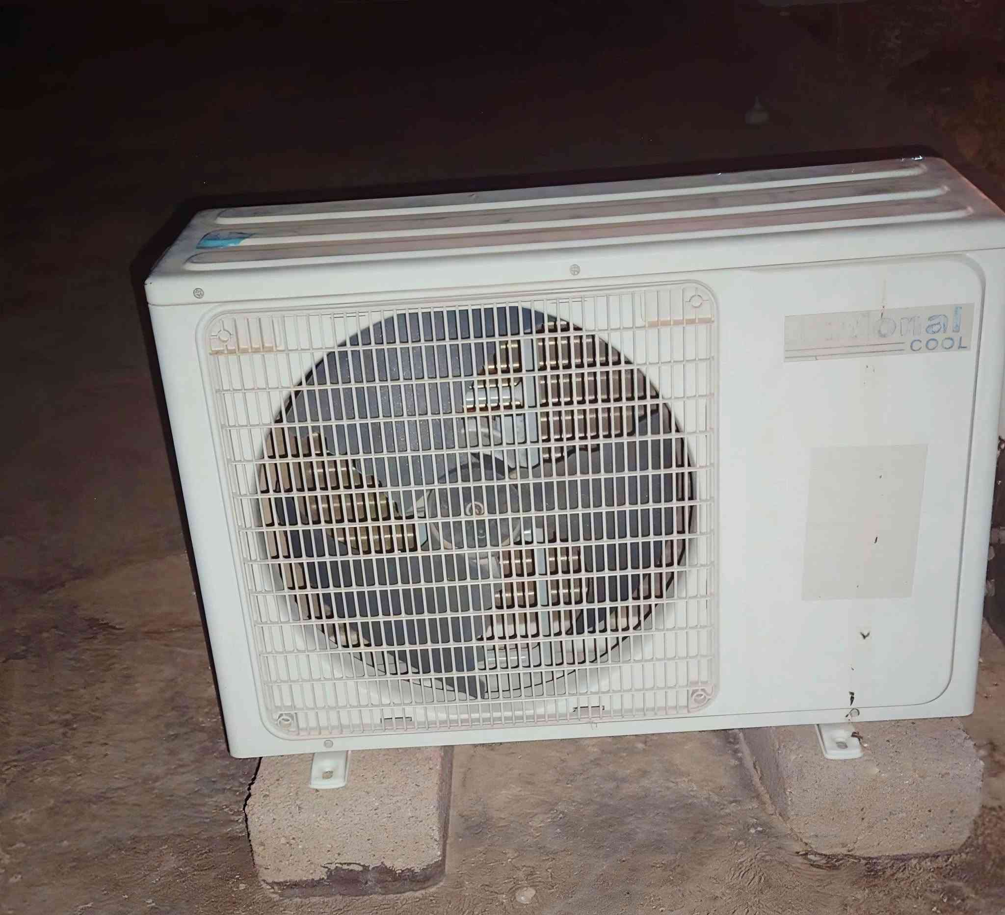 السلام عليكم سبلت للببع القطعه الخارجيه عاطله السعر 225 وبي مجال القطعه الداخليه  نضيفه وشغاله مكاني قضاء المدينه منطقه ام الشويچ ***********
