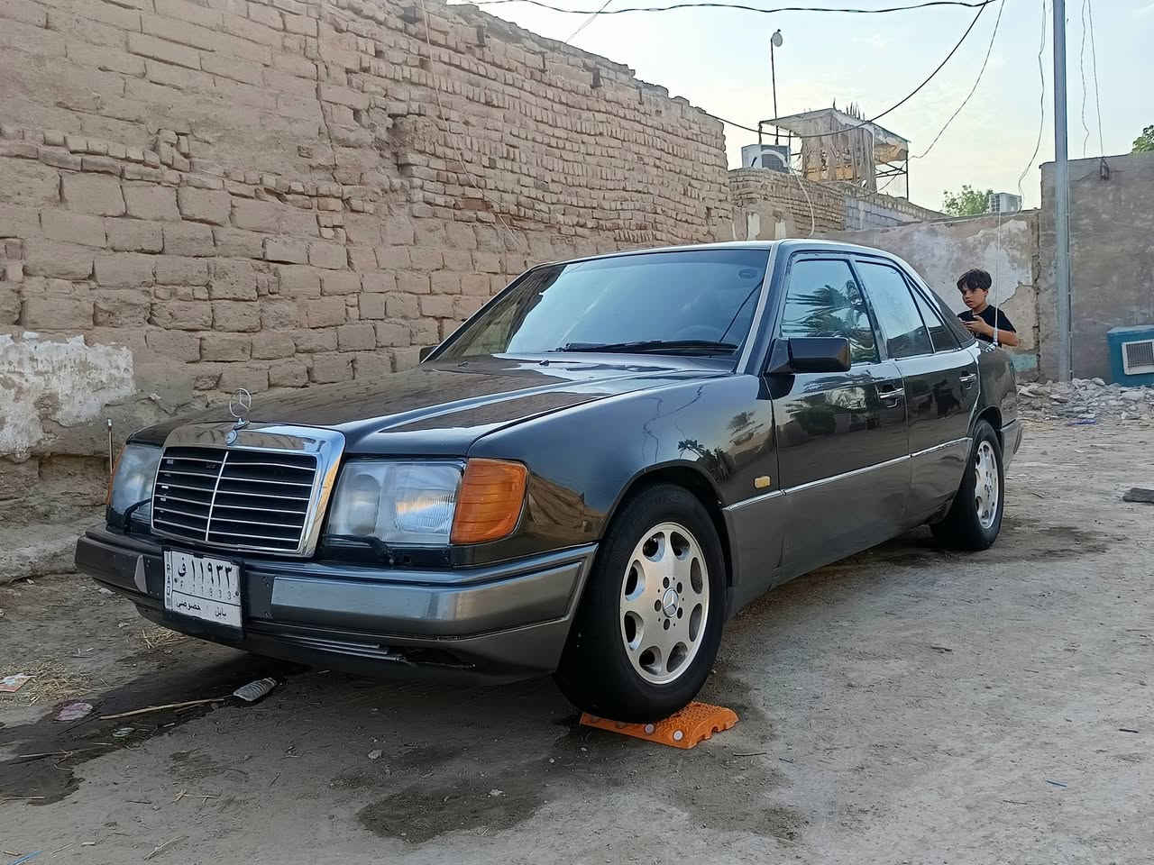 السلام عليكم مرسدس  دب للبيع رقم بابل  موديل 91 جاهزه تخم تاير حداديه صبغه جديده اثر جراد  كير ومكينه VVT 3000 منضومه زنون عالي ناصي تبريد شغال تخم تاير جديد  والسياره مثل ماتشوف بصوره نضافتها المكان ديوانيه قضاء المهناويه السعر 52  موبايل ***********
