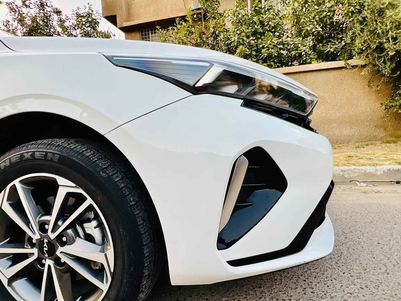كيا k3 موديل 24 السيارة اشترتة زيرو على ايدي مكفول من الصبغ و البارد من كل النواحي بيه اثر استخدمام كم طخة بسيطة جدا جدا و غير واضحة اصلا السيارة شبة جديدة كشنات ماروني موصفاتة معروفة السيارة رقم بغداد ماشية 26.600 
مكاني - بغداد -كرادة 
السعر 139 ورقة و بيه مجال بسيط 
رقم الهاتف ***********
