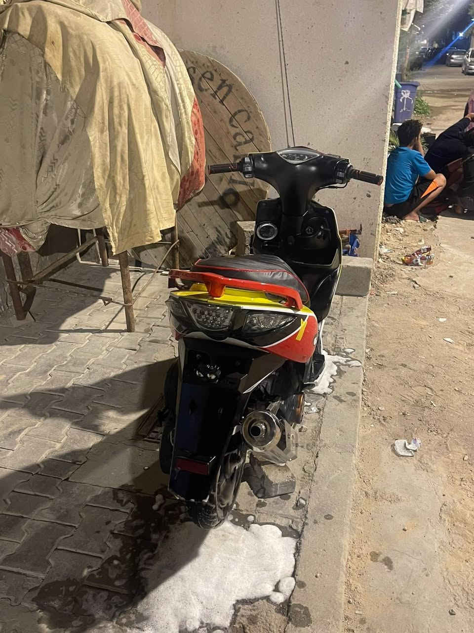 سلام عليكم دراجه لبيع ماكس مضلع دراجه نضيفه سحربها حلو ومشيهاء حلو دراجه تطير طيار دراجه كلها شغال صانصه رياضي كلجات رياضي نوزل  نكرها سلف مكرها هندر لايت شغال شاير سكنات صطاب العداد مال البانزين لكيش شغال كلها شغاله العنوان البصره ٥ميل السعر 750وبيه مجال رقم ***********
