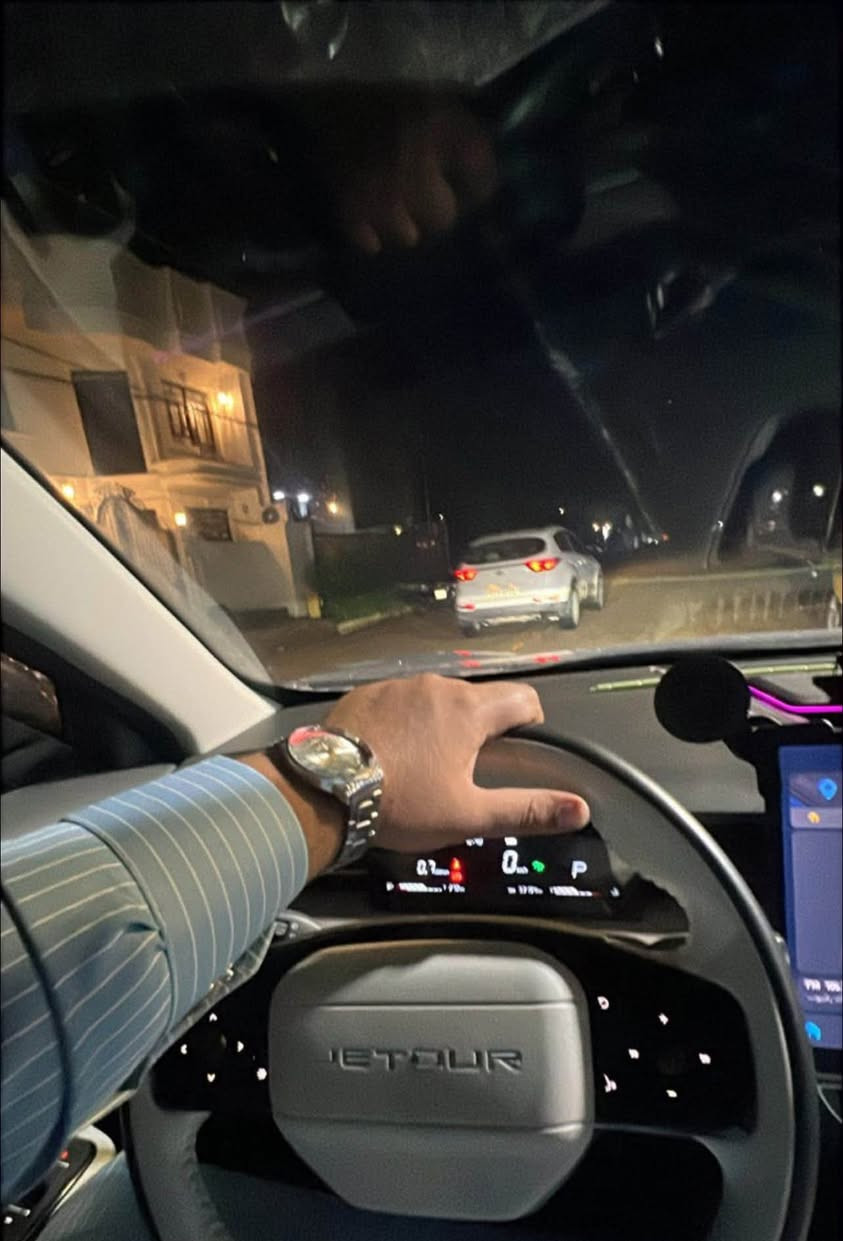 جيتور داشنك 2024 لاكجري مواصفات فول اعلى فئة وكالة هارلم رقم بغداد تحويل او وكالة مضمون ماشية 54 الف 
السعر 26 مليون وبيها مجال للشراي 

المواصفات : بصمة ودخول ذكي / بانوراما / شاشة وسطية كبيرة / 5 كامرات / حساسات امامي وخلفي / تبريد وتسخين مقاعد امامية / مقاعد جلد فخم / اضائة LED / المحرك: 1600 تيربو / كير 7 نمر / وضعيات قيادة متعددة / مثبت سرعة / فول تحكم ستيرن / نظام تعديل مسار / رادار نقطة عمياء / اوتو هولد / 
تشغيل عن بعد / جناح خلفي رياضي / نظام صعود ونزول المنحدرات / شاحن لاسلكي 

للتواصل والاستفسار : 
***********
***********
العنوان / بغداد المحمودية
