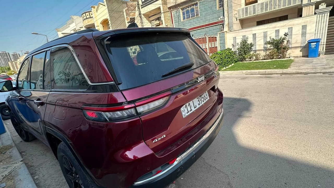 جيب 2023 كراند شيروكي 5 راكب
بدون ايربالك بدون شاصي بدون لغد حادثة سرقةكل القطع بيه سونار وصور امريكا هم موجودة 
شاشه كبيره
كشنات جلد 
تبريد 2 قطع
فور ويل
تدفئه كشنات امامي
تدفئه كشنات خلفي
تحديد مسار
رادر امامي
دخول ذكي بصمه
كامره دواره
صندوق كهربائي 
شاشه كيجات ديجتل
شفتات بالستيرن
حساسات خلفيه 
اَتو بريك توقف ذاتي
نقطه عمياء 
اشاير بالمري 
فول تحكم استيرن
نظام ملاحه 
كار بلي 
تشغيل عن بعد
خزن ميمري للمقاعد
لد نهار 
4 انظمه قياده 
ماشيه 31 الف mil
ويل 20 اسود ابلادي 
مكينه 3600
وبعد بيها هوايه مواصفات
رقم بغداد باسمي تحويل مباشر 
السعر 225$ وبيها مجال بسيط 
مكان السيارة بغداد / المنصور 
***********
