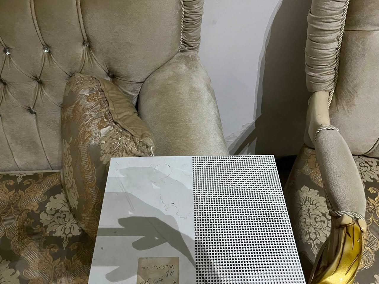 اكس بوكس ون اس جهاز جديد بي فقط HDMI مضروب السعر 120 الف وبيه مجال ويرهم المرواس اي شي الاستفسار والاتصال عله رقم ***********
