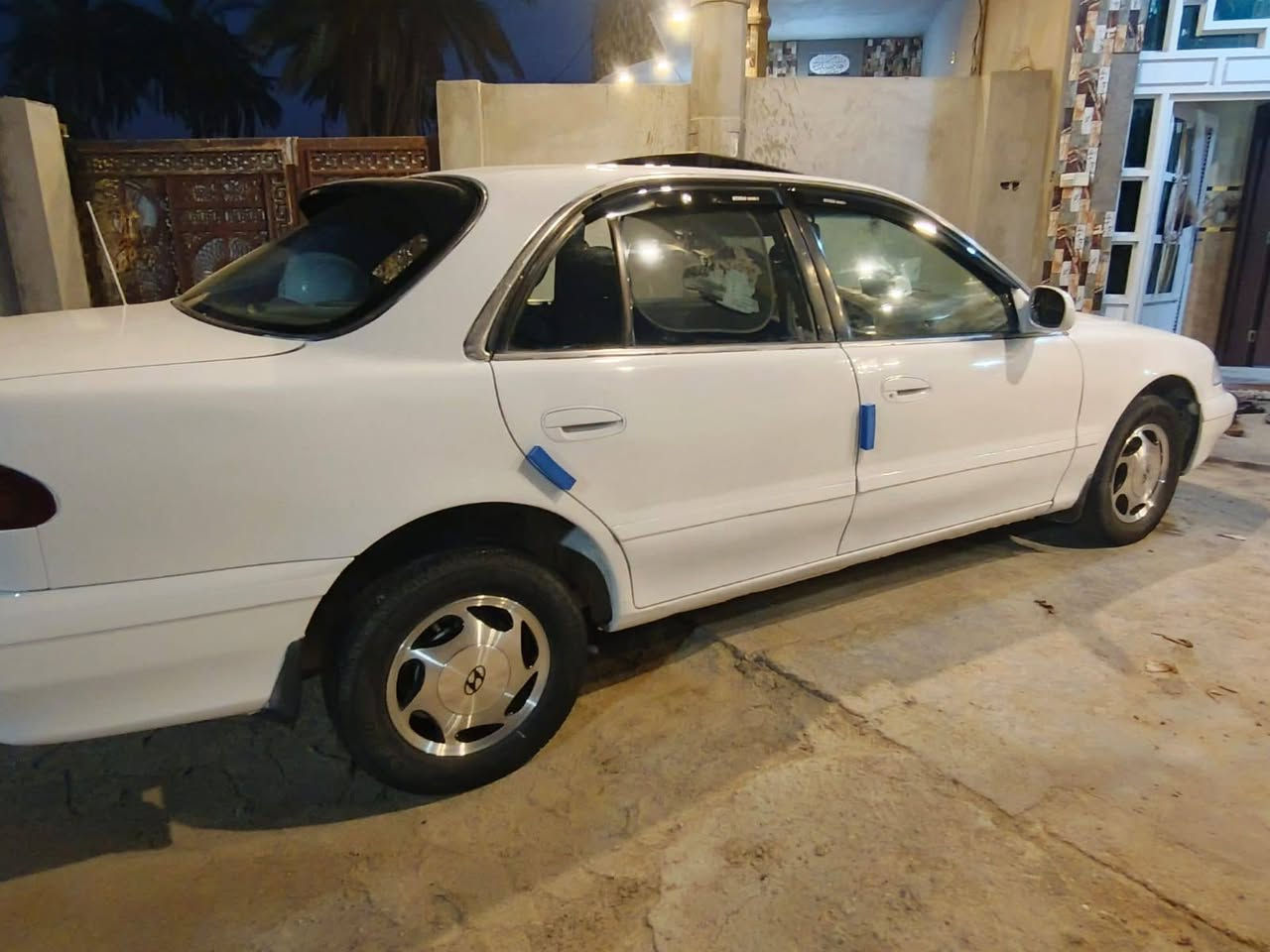 السلام عليكم للبيع سوناتا تو موديل 1994 تبريد ثلج رقم بغداد انكليزي السياره باسمي سنويه جديده ال 2032 سياره جديد اجدد من الصوره ما بيه اي نقص ما جناي ما تحط عليه ربع صدر جديد تخم تاير وياله جدد مصبوغه عام جماليه مابيه اي ضربه ترايك وين ما تريد  لايت عالي ناصي كهريايات شغاله داخل السياره جديد نشرات السياره مجبزه عل ايدي 
السعر 52 وبيه مجال بسيط 
الاستفسار *********** 
المكان الفلوجه النساف

