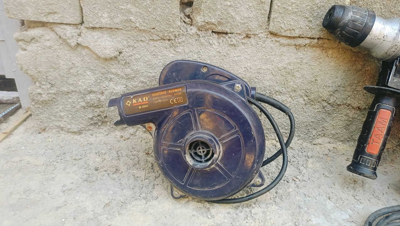 سلام عليكم
دريل تام 
كوسرة انجيكو
كابسة ترامل انجيكو
بلور هواء للبيع 
غراض مستعملة بس نضافة 90 ب 100
***********
