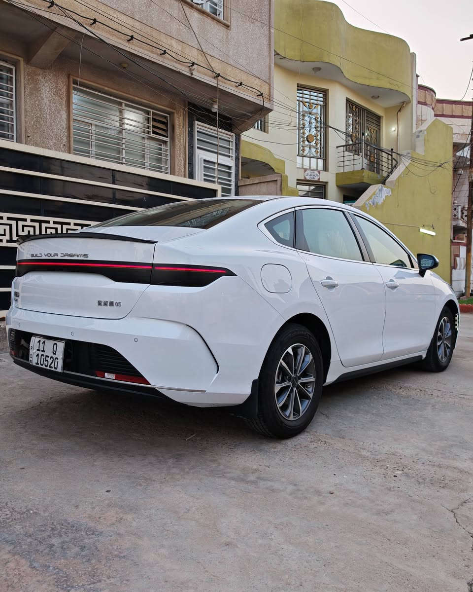 BYD دستروير 2025 
ممشی السيارة 12 الف
فول مواصفات السيارة عدا الفتحه 
داخل مقاعد جلد لونين
بصمه دخول وكارت NFC
 تشغيل عن بعد السيارة 
قطعتين تبريد مخارج شحن 4
حساس خلفي کامره خلفيه دوراه
شاشا کبیره قلابه
السيارة بلكم هايبر محرك 1500 جنريتر
بانزين - شحن - كهرباء التفويله تمشيك 1200 
رقم بغداد بأسمي تحويل مباشر
اضافه لد بلوجكتر تفاعلي مع الإشارة ترحيب 
ارضيات حوضيه اصلية سستم 
السيارة مكفولة عدا رصعه 
بحافة الجنطه PDR بسيط جداً
ناشر صورتها قبل
السعر 20 و 400 نهائي 
مكاني بغداد حي العدل
***********
