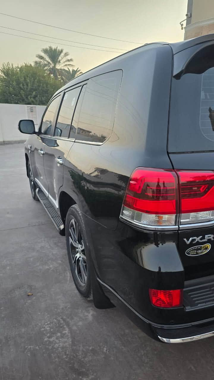 لاندكروز 2021 VX.R
محرك 5700 V8
سبير منازل كتلوكات الشركه كله موجوده 
السيارة  مكفولة كفالة عامة من جميع النواحي ونظيفة بمعنى الكلمه 
عدد البصمات 2 
المواصفات:
انظمه قياده 
حساسات أمامي وخلفي
داخل بيجي 
صاج ملكي 
كاميرات 360 أمامي وخلفي وجانبيات – 4 كاميرات
مري شفط ونظام ترحيب
اشاير لكزز سحب
تبريد بالكشنات
باب خلفي كهرباء
لايتات دبل عدسة + LED
جميع الكشنات كهرباء
زنون بلادي
فتحة سقف
داخل جلد 
نظام صوت Mark Levinson
مقاعد تدفئة وتهوية
3 شاشات
نظام مانع الانزلاق
نظام نزول المنحدرات
إشارات بالمرايا الجانبيه
شاحن لاسلكي 
ستيرن كهرباء + خزن ستيرن + خزن كشنات
وبعد بيها هواي مواصفات
مكاني بغداد 
رقم شمالي تحويل مباشر 
السعر ٥٧ الف دولار 💵 
للاستفسار الاتصال على الرقم ***********
