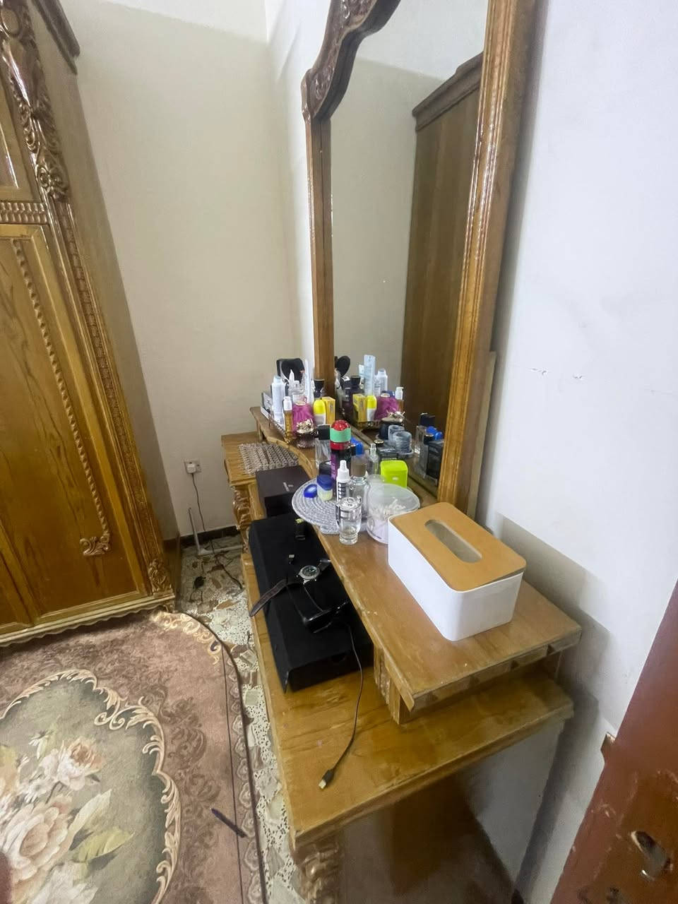 غرفه عراقية للبيع 
نضافه ٨٠ بل مية 
كنتور جبير الي بل صورة و بعد كنتور صغير ما ماخذ صورة آلة 
سعر مليون و ٢٥٠ بي مجال 
عنوان بغداد جميلة ***********
