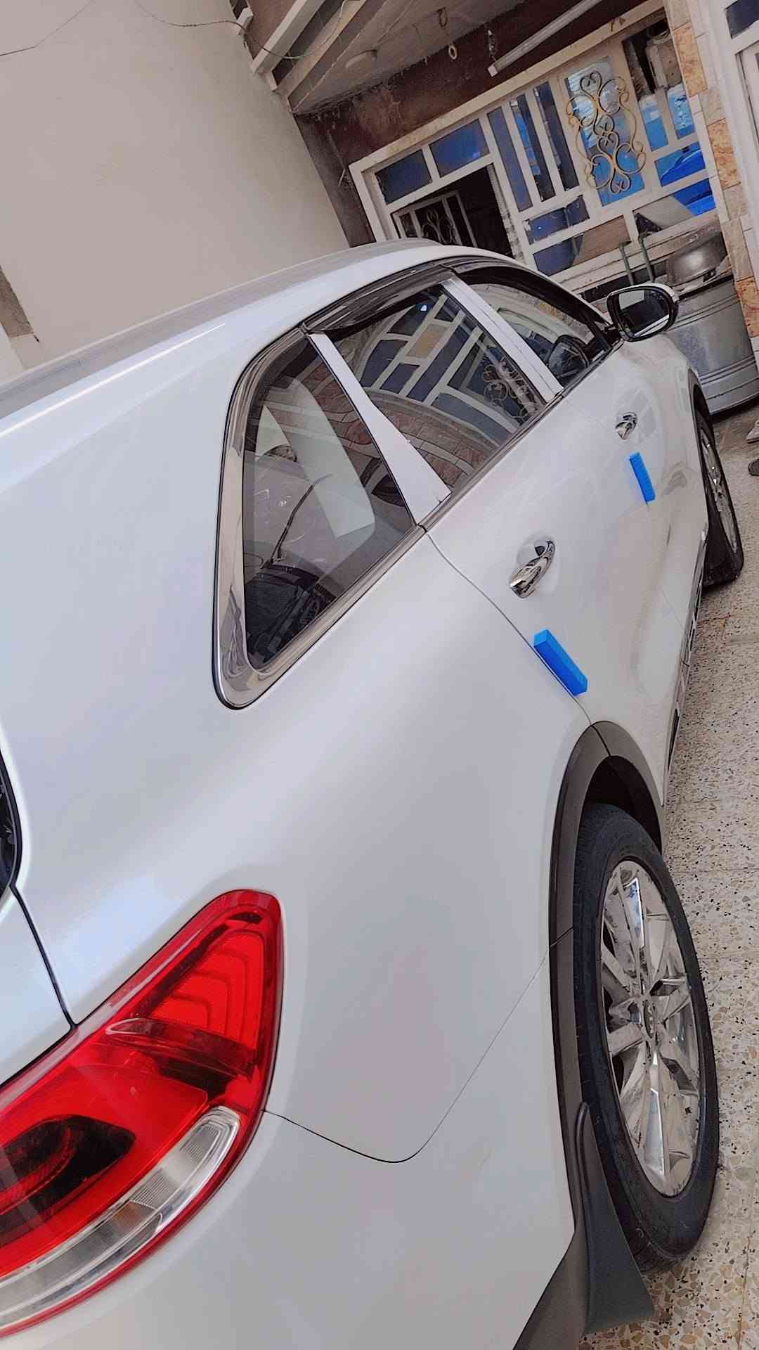 سلام عليكم سورنتو للبيع موديل 16 كويتي مكفوله من ضربه  بيه ربع قطع صبغ بدون دواخل أثر شخط سياره فول موصفات بصمه بنرامه كشنات جلت تتفه تبريد لكشنات جنطه كرباء سادر بريك دكمه محرك 6  سلندر  7 راكب  تبريد ثلج تخم تاير جديد صدر مال شركه سياره جدده مال جناي  ماشيه 119 حقيقي سياره فورويل  مكان السياره ابو غريب لشهداء لسعر 182 وبيه مجال لهاتف ***********.   ***********
