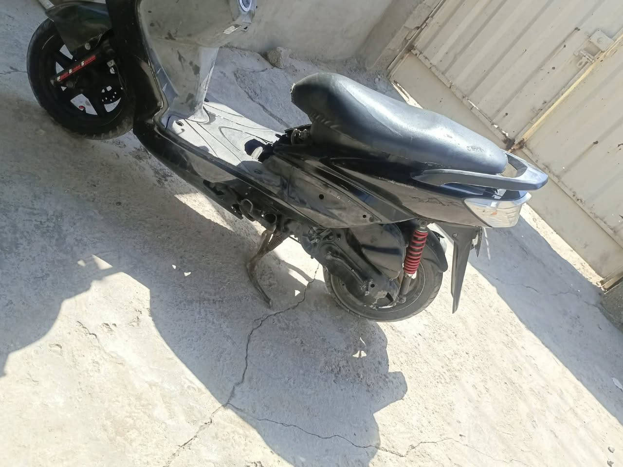 سكني فحل كابريتر شغال سلف هندر اشاير لايت كله شغال بس المحك خشن السعر ٣٠٠ الف قفل *********** مكاني الشعب
