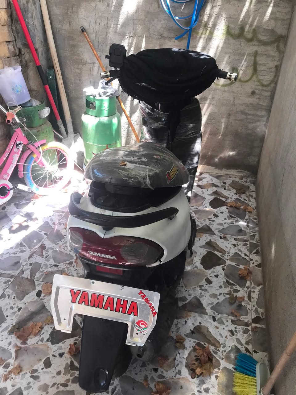 کاکە سڵاوی خواتان لێبێ ماکزی یابانی ١٢٥بۆفرۆشتن بەشەرتی قور ئەیفرۆشم نزیکەی دومانگە یشی نەکردووە ئەمماوەیە هەڵمکرد یشەکات بەس ناڕۆوات ئاوا یەیفرۆشم نرخ:١٨٠شوێن :سلێمانی ژ.م***********

