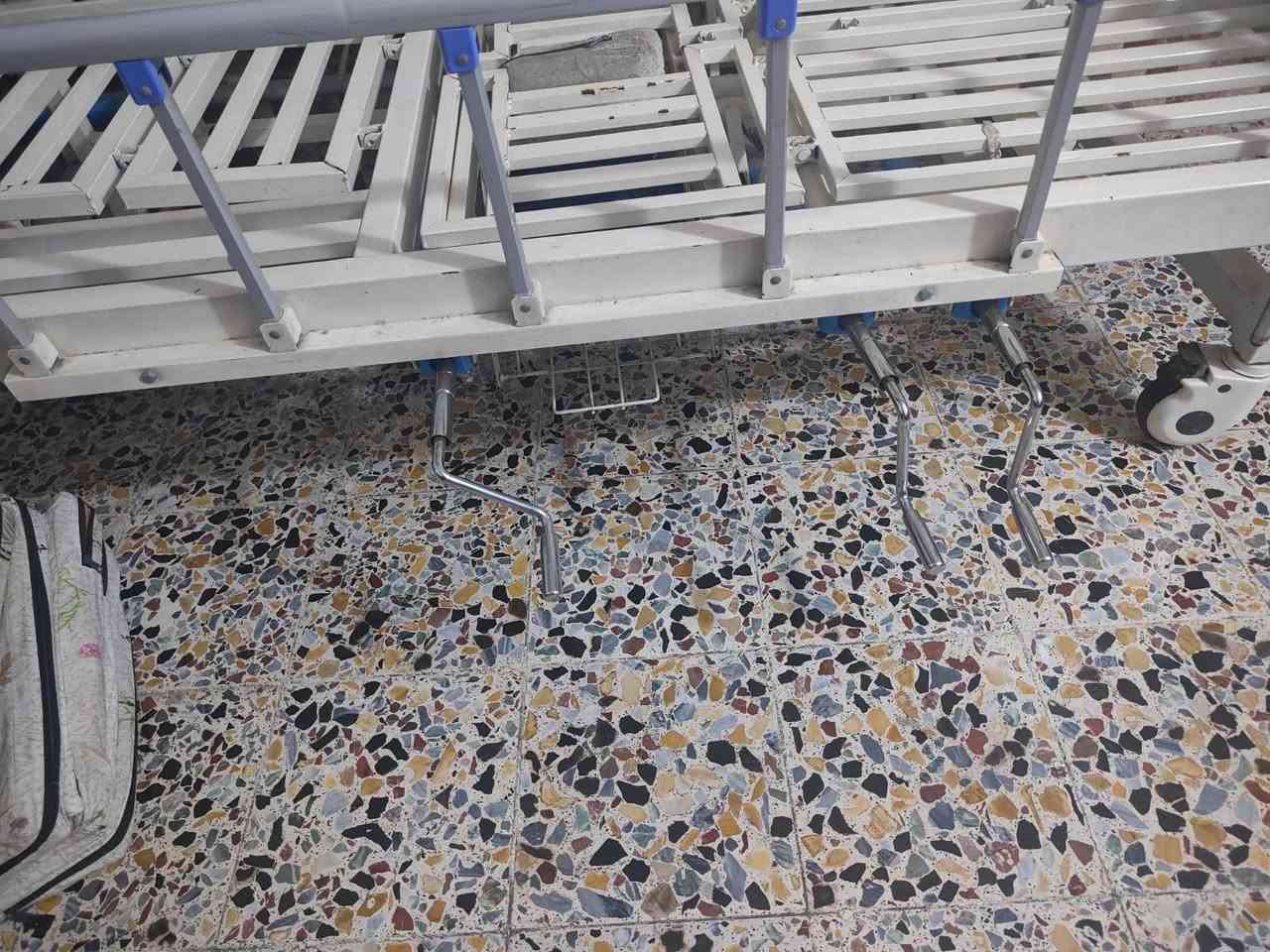 سرير طبي • خمسة حركات