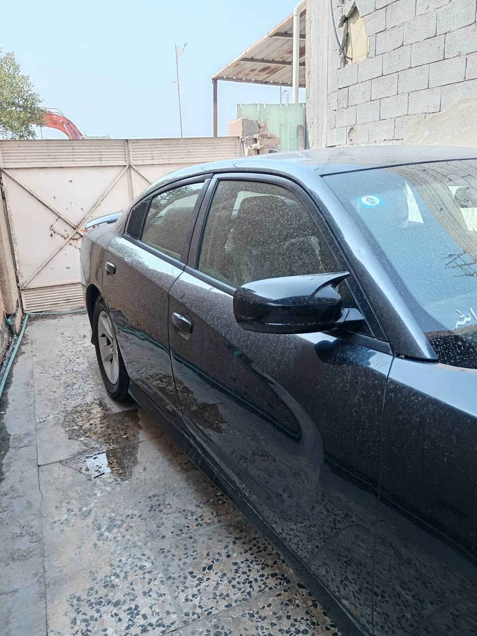 السلام عليكم جارجر للبيع موديل ٢٠١٦ مكينه ٣٦٠٠ كنديه مكينه مفتوحة بدله زنجيل ومخاد صدرامامي وخلفي جديد تخم تاير جديد تبريده يخبل كهربائيه كله شغاله برمجه بانزين عادي محسن والسياره محدثه اس ارتي تشغيل عن بعد كرسي كهرباء السايق ماشيه ٣٠٠ وكسور المراوس او بيع السياره بسمي تحويل مباشر رقم واسط السياره بيه ملاحظات بسطيه السعر ١٥٠ وبيه مجال قليل رقم تلفون ***********
