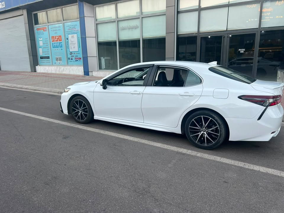 السلام عليكم
كامري TOYOTA CAMRY 2024
السيارة فئة SE NIGHT SHADE
ضررها ربع بنيد صبغ + نص باب سكن صبغ والجاملغ الامامي مبدل شركة بدون صبغ.
المواصفات
• شاشة كبيرة
• داخل لون اسود وكشنات جلد
• اشاير بالمري
• رادار امامي
• مانع تصادم
• محدد مسار
• تصحيح مسار
• مثبت سرعة
• مانع انزلاق
• استيرنق متحرك
• تحكم ستيرن
• نقطة عمياء
• مانع تجاوز
• حساسات مانع تجاوز
• اضوية اماميه زنون LED
• اضوية خلفية LED
• ليد زنون نهاري
• ويل قياس 18
• نظام ECO + TRIP تلقائي و 3 أنظمة قيادة ECO / Normal / Sport 
• نظام GPS + خرائط
• اوامر صوتية
• بلوتوث
• مدخل USB 
محرك + كير + تبريد شرط￼
السعر : 193 وبيها مجال
رقم شاصي 4T1G11AK2RU902670
ملاحظة: السيارة مدفوعة خروجيتها وباقي شهرين للترقيم وتترقم شمالي
مكان السيارة دهوك 
*********** /واتساب

