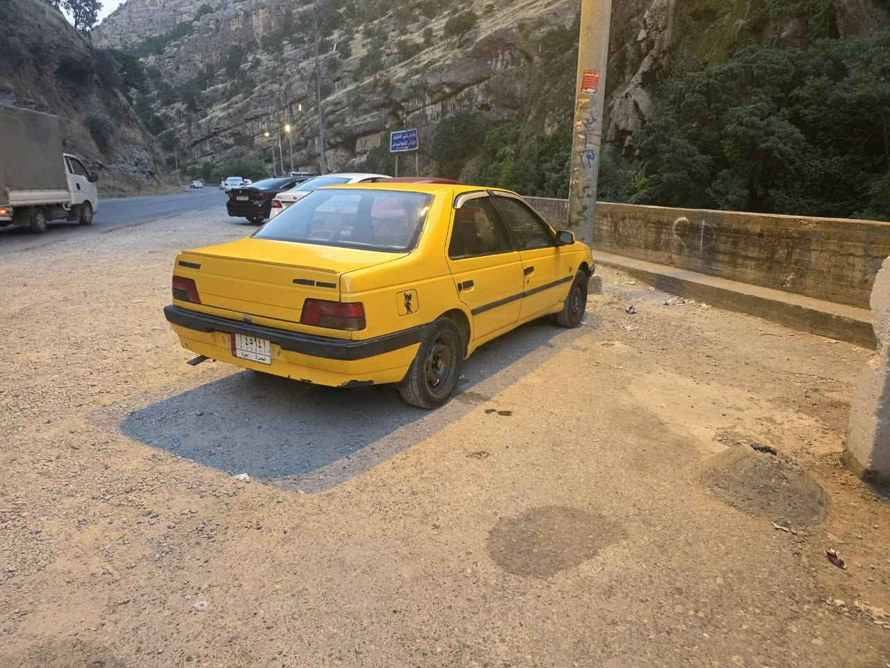 السلام عليكم بيجو 405 GLXموديل 2012
حداديه امامي خلفي جديده جاهزه السياره بس مكينتها ضعف بيه وكمبريسر تبريد الباقي كله جديد  ذي قار 25ورقه وبيها مجال ***********
