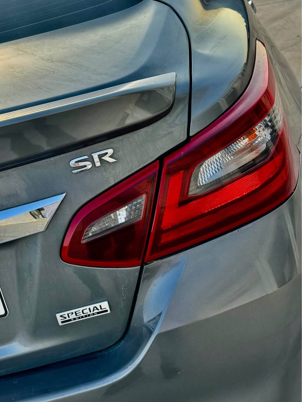 Nissan Altima 2018 SR Special Edition 
ماوەی رۆیشتن ٩٦ مایل
کوشین جلد و خەتی شین و هیتەر
گێر لە سوکان واتە شەفت
سةيارةكة یەک پارچە و روبحەکی هةيه 
جەمپەکی زۆر کەم پێشەوە بێ ئیرباگ
ئیرباگی نەتەقیە بە شەرت
گئر و مةكينةى بة شةرته
رەنگی نەوتییە
نرخ 112 مةجالةكى زۆر کەم
ژماره موبايل *********** سوران, أربيل
