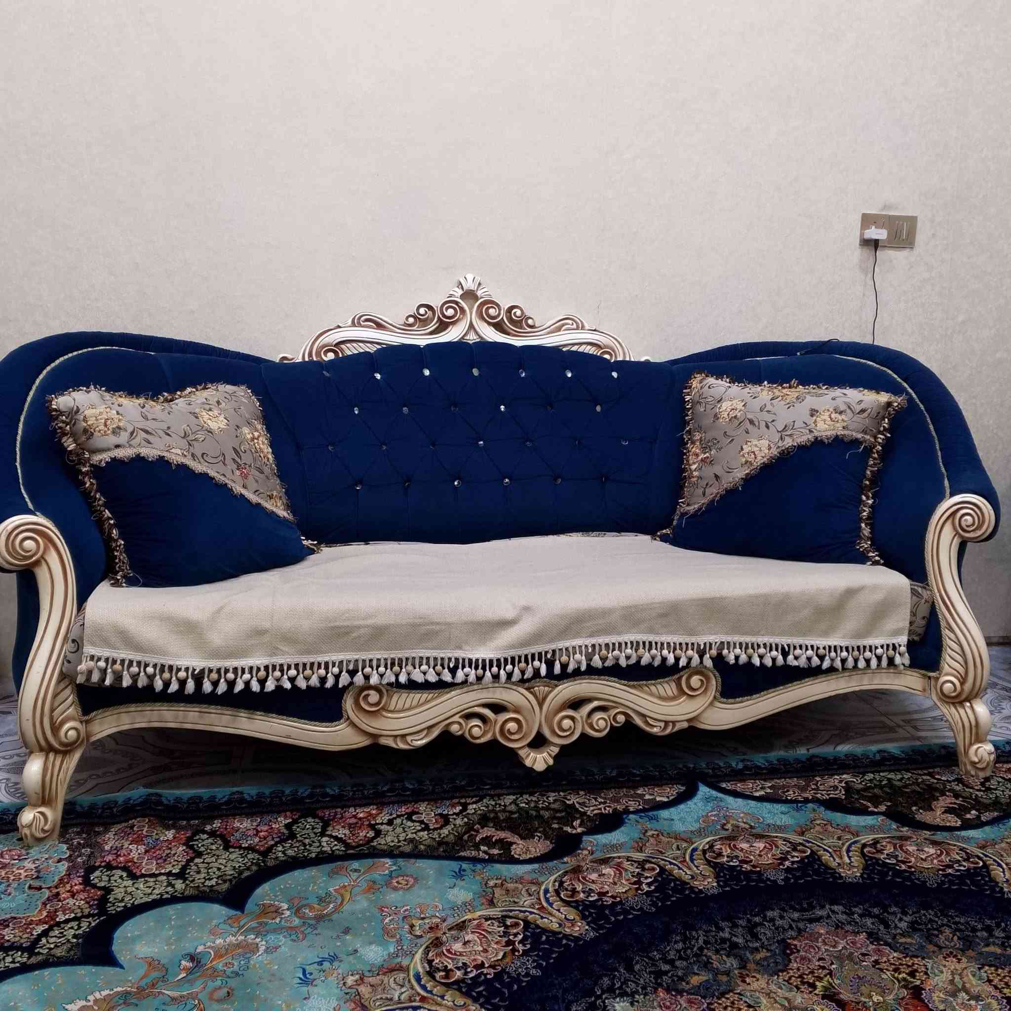 تخم تركي خشب اصلي 4 كراسي +
2 قنفات حجم كبير +طبلة وسطيه كبيره نظيف جدا للبيع
سعره خاص
