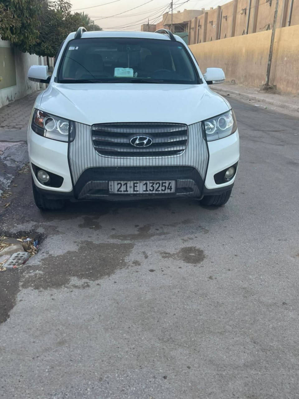 سنتافي موديل 12 محرك ٤ سلندر سياره نضيفه بمعنا الكلمه مكفوله خليجيه بيهه شبر صبغ بالباب الخلف السايق فقط متصرف عليهه دينار السعر ١٤٥ وشوي مجال مكان السياره صويره اتصال ***********
