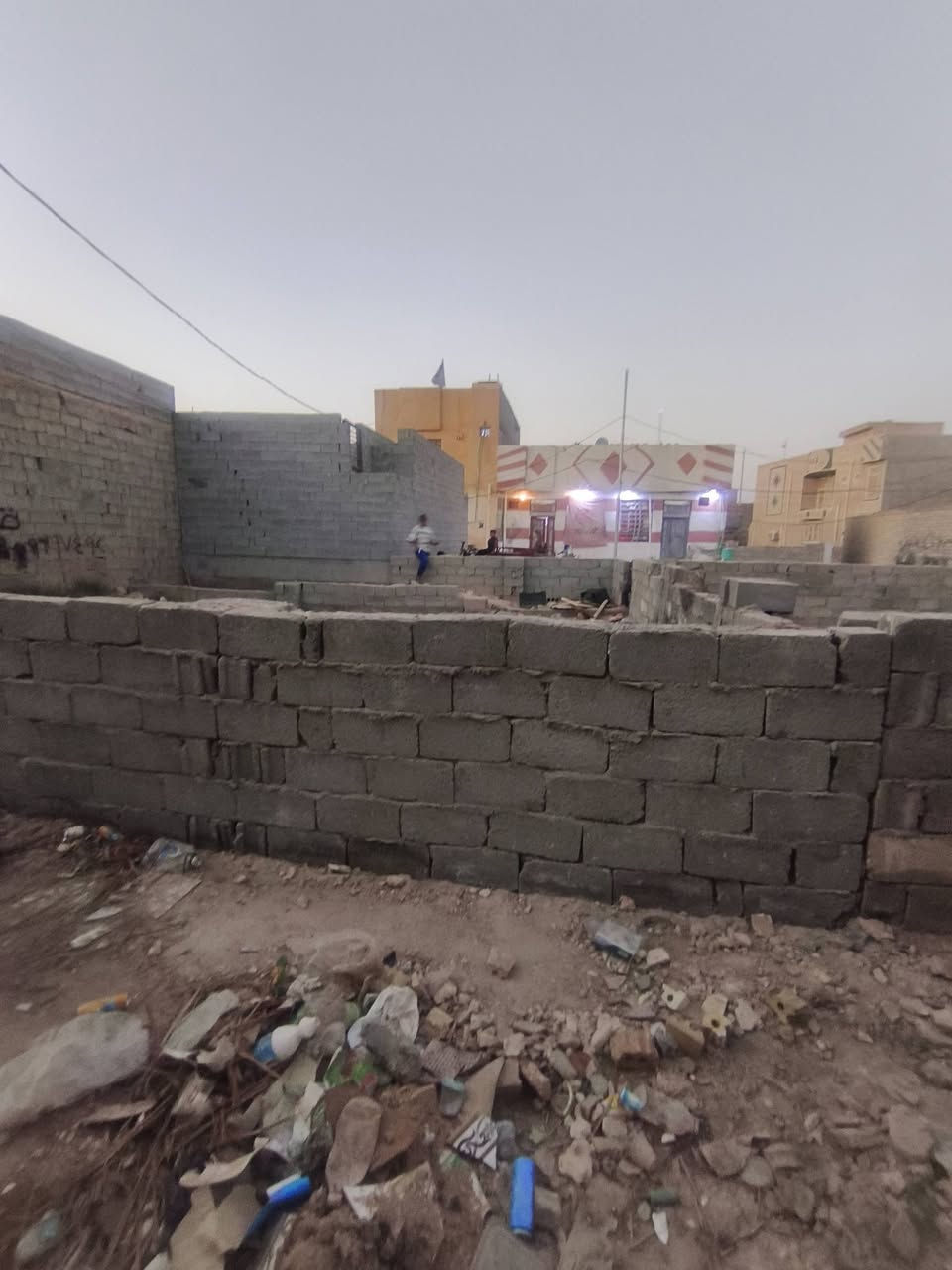 قطعة ارض للبيع مساحة 100متر طابو سند 25قرار محكمة تبعد عن الأمام الحسين 2كيلو طريق حلة كربلاء مربعة السعر 30مليون سعر جداً مناسب العنوان كربلاء كنطرة السلام شارع البرج مقابل عامود 70مقابل مجمع الوارث للعتبة طريق حلة كربلاء ***********

