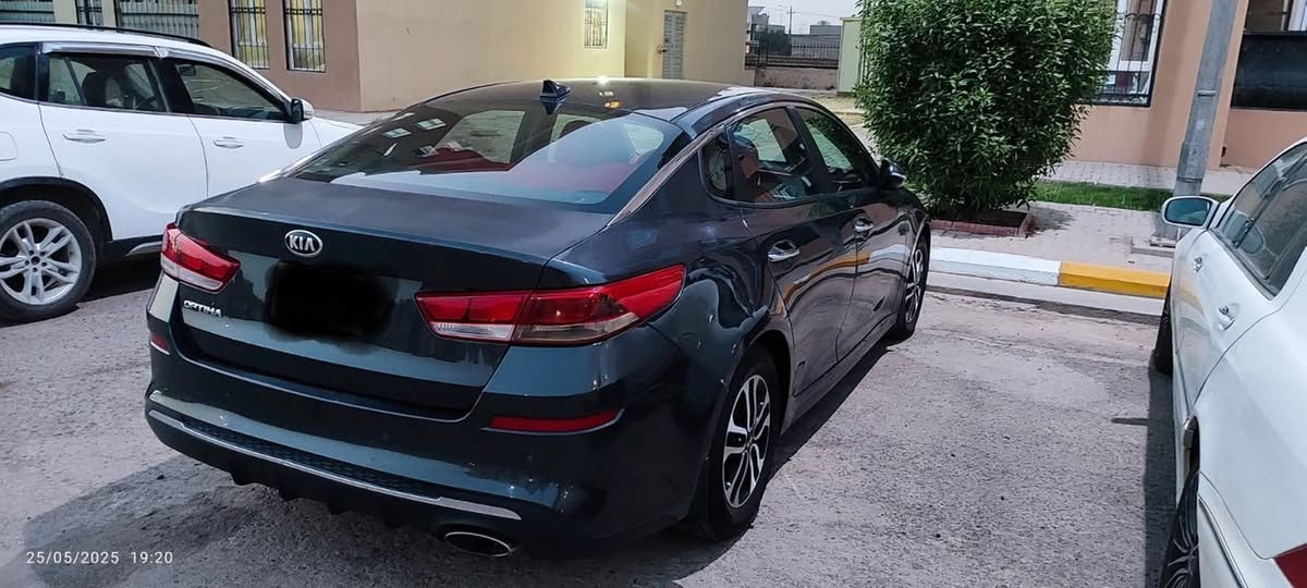 السلام عليكم
للبيع كيا أوبتيما موديل 2019 وارد امريكي رقم بغداد الجديد  سنويه لغاية 2031 لون رصاصي فول مواصفات ماعدا البانوراما ضريتها باب وجاملغ خلفي الجهه اليمين والسونار موجود رايدها ب12200 مكان السيارة بغداد / العامريه للاتصال على الرقم 
***********
