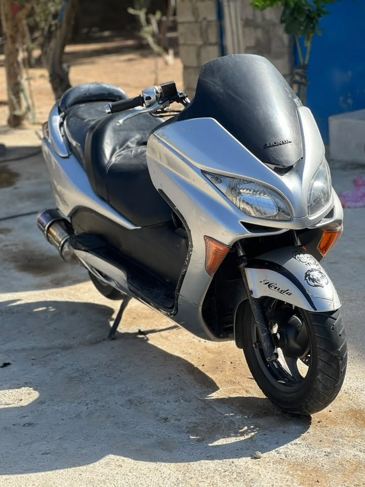فورزا 09شرط كلشي بي كهربائية كلها شغاله محرك مامفتوح شرط ربع سلف السعر مليون مكاني رشيديه 
***********
***********
