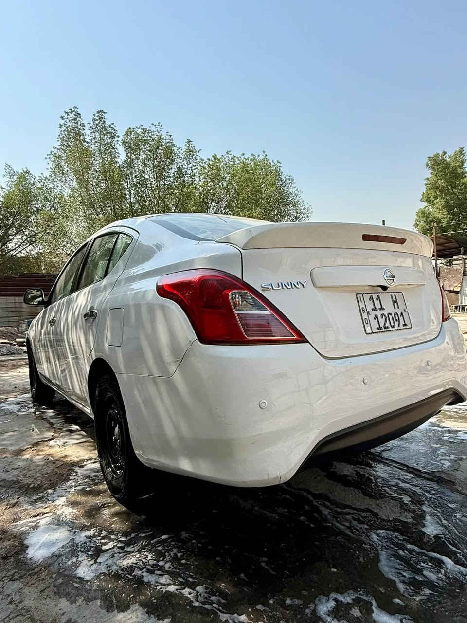 السلام وعليكم 
سني 2019 
بليته زركه 
مكفوله السياره 
بيها مكانين بارد كلش بصيطات 
تخم تاير 
باتري جديد 
دوشمه عام 
منضومه زنون 
مكان السياره بغداد الامين 
السعر 98 وبيها مجال قليل 
***********

