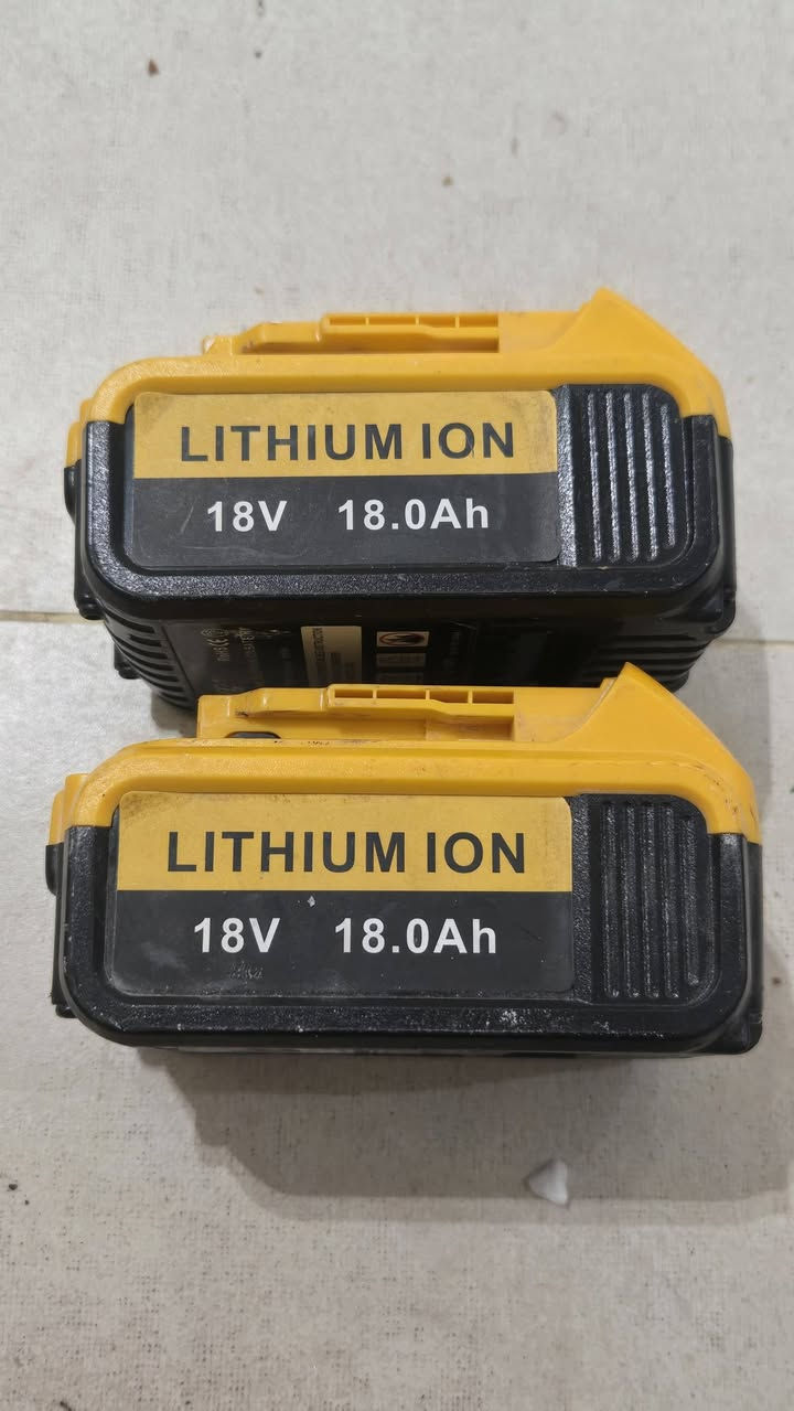 بطاريات 2 يرهمن عل Dewalt 
وحده طافيه ماتشتغل
والثانية ضعيفه 
٣٥ الف 
***********
او اكتب تم اراسلك
