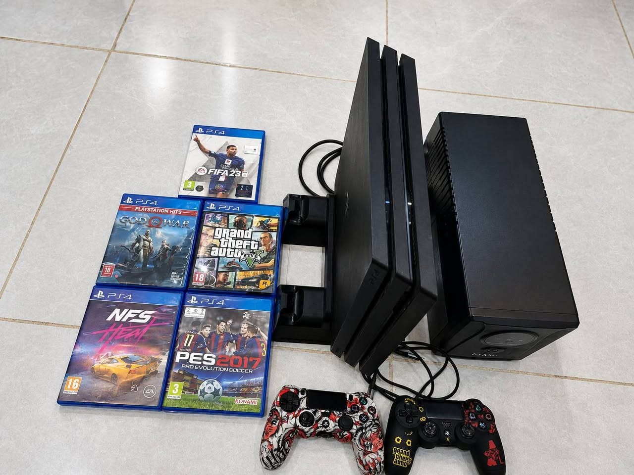 بلي 4 برو التفاصيل داخل الصور نظيف جدا
***********
350 قفل اقرا تفاصيله

نص مكتوب في الصور:
- PS4 Pro أصلي وليس PS4 عادي Pro تجربة ألعاب أقوى وأكثر واقعية السعر فقط 350 ألف دينار عراقي 4K ULTRA HD يدعم HDR أعلى جودة للصورة 4K يدعم 4K و HDR مساحة التخزين 1.5 TB إصدار النظام 13.50 يدتان أصليتان (وايرلس) مبرد للجهاز (تبريد ممتاز) شاحن + كييلات + USB مع 5 ألعاب مميزة FIFA 23 God of War GTA V Need for Speed Heat PES 2017 جهاز PS4 برو يدعم 4K و HDR وليس العادي قريباً سيتم تهكيره (الإصدار 13.50) لتنزيل الألعاب براحتك فرصة لا تعوض لمن يبحث عن الجودة والأداء العالي ألعاب بدون حدود جودة خيالية ألوان واقعية تجربة احترافية