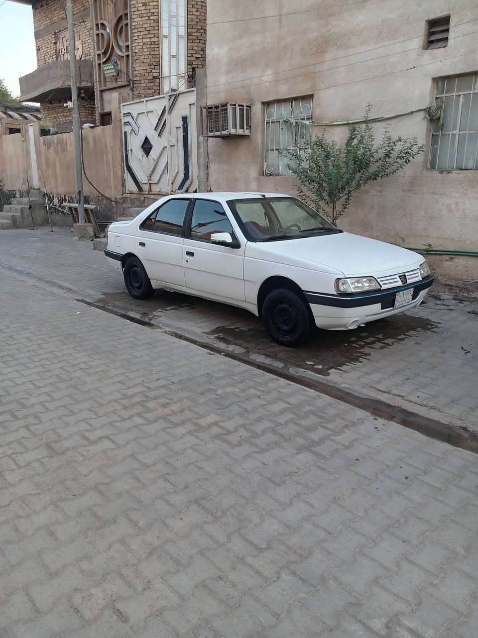 السلام عليكم بيجو 405 مديل 2014 سياره معمره من كلشي سياره كير مكينه حداده تخم تاير غرفه رقم بصره للبيع او مراوس مكاني البصره التنومه هاذا رقم تلفوني ***********
