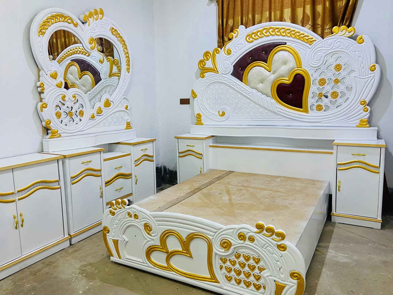 للبيع غرفة نوم توج 5 قطع خشب صاج عراقي حطاطه 5 ملم صبغ درجه اولى كنتور ملحق 6طابقين استخدم قليل عنوان الرمانه البعبيد الحويجه سعر مليون 200 وبي مجال ***********
