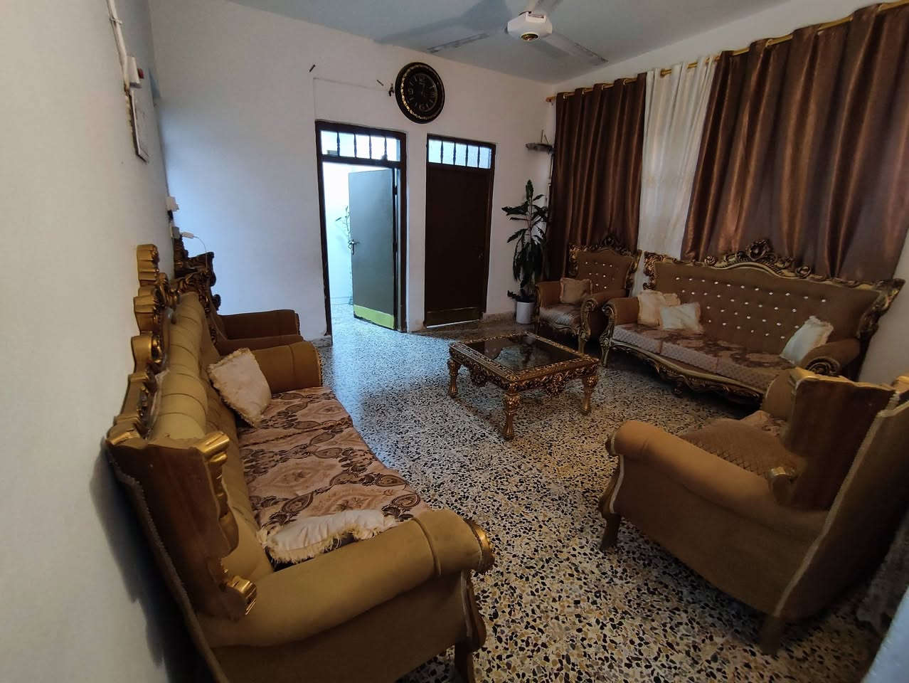 طخم ثكيل مع طبله كساس  رئاسي 🪙🛋️
5 قطع نظيف 🪑
السعر 300💰
*********** 📞 واتساب
