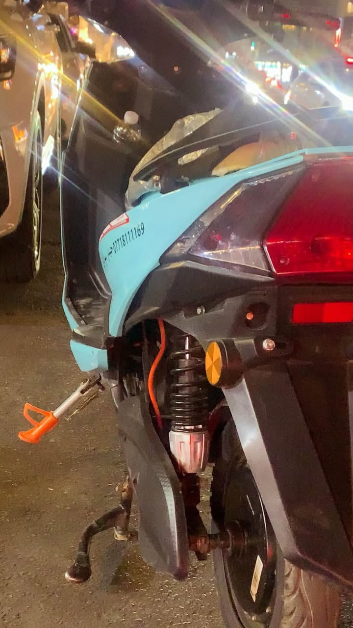 في بغداد فقط
دراجه سكنس لون سمائي مكفوله كفالة عامه👇🏻
ملف 2000
سرعه 80 حقيقي
نظام البك
نظام تثبيت سرعه
دبل اشاره
عالي ناصي رماش
مرايات جانبيه جدد 
بصمتين تشغيل عن بعد
كارت تشغيل
سويج تشغيل
للتواصل ***********
سعر 750 وبيها مجال قليل
