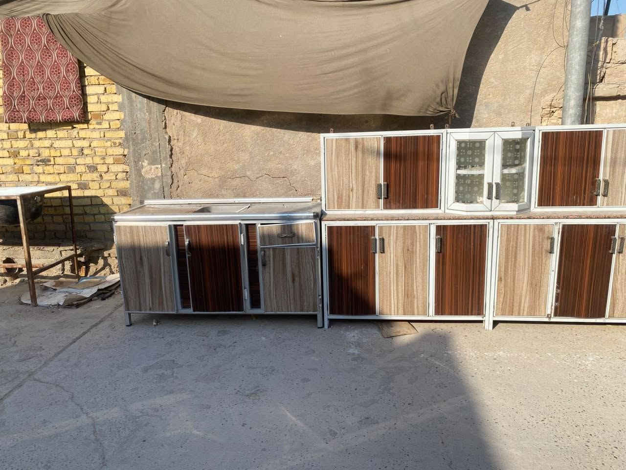 كاونتر المنيوم تسكام مرتب كلش . السطح مرمر  . الارضي يتكون 4قطع والملحق 4قطع مكاني بالقاسم وسعره مناسب ***********
