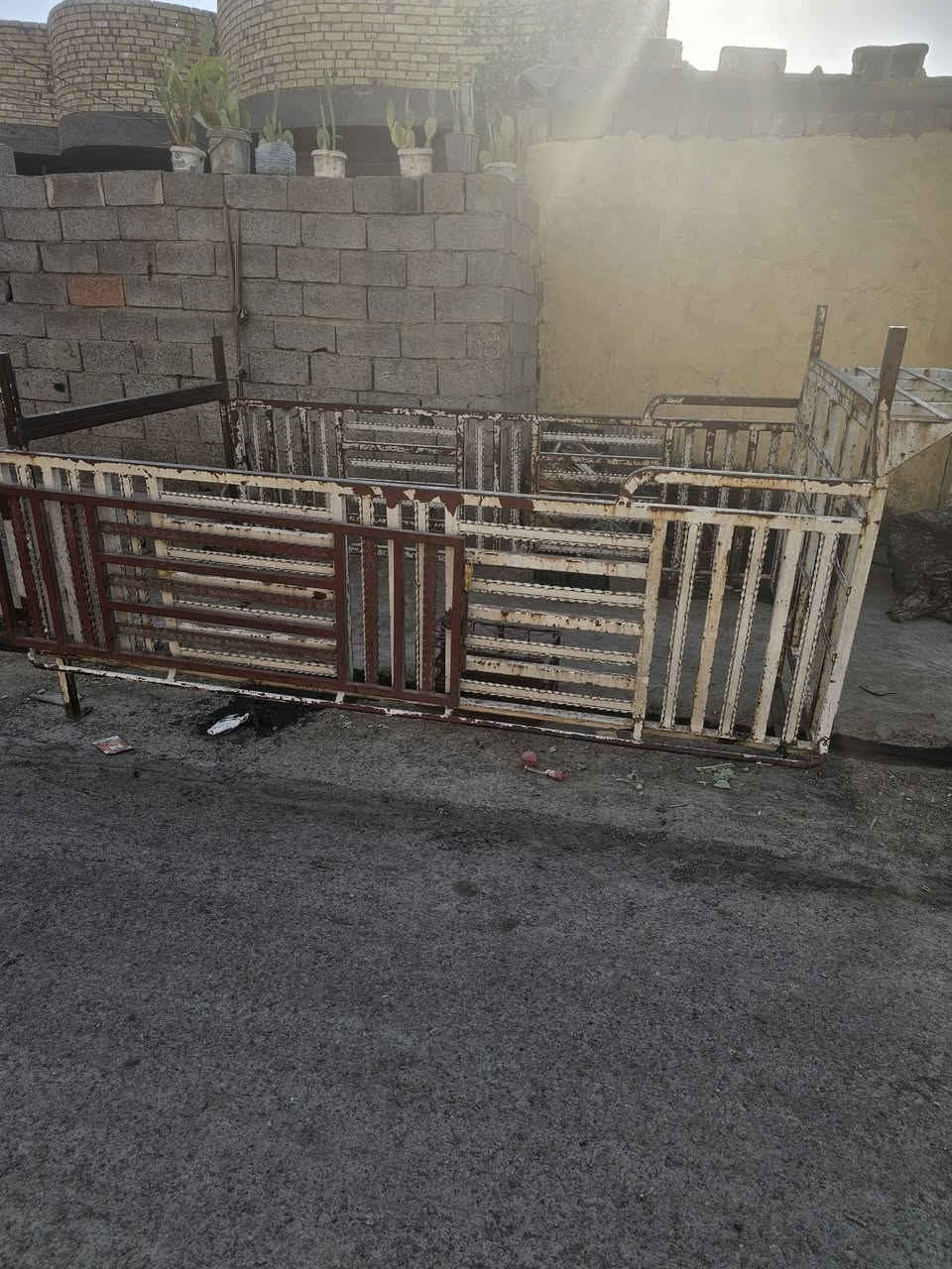 السلام عليكم للبيع محجر السعر 300 العنوان بغداد المعامل  الرقم ***********
