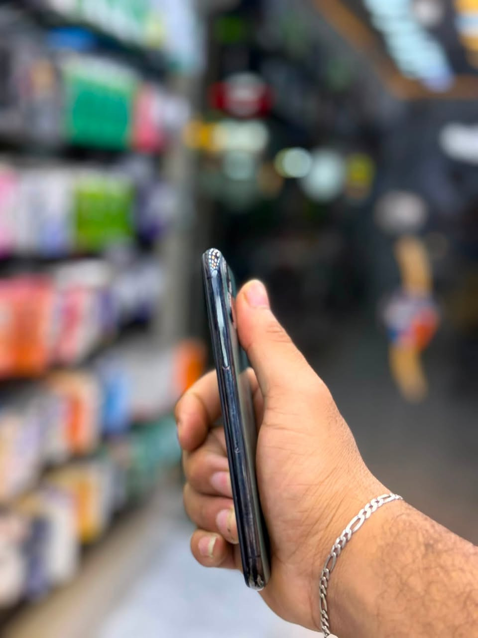 📱 للبيع فقط - iPhone 11 Pro
المواصفات:
•  الذاكرة: 256GB
•  مبدل شاشة اصلية وبطارية نسبة عالية
•  بصمة الوجه Face ID شغالة فول
•  الجهاز نضيف كلشي شغال ومكفول فحص
•  الجهاز كله شغال بدون اي نقص
العنوان: بغداد - مدينة الصدر - قطاع 18 - قرب سيارات كربلاء
للبيع فقط مو مراوس
السعر200
*********** بي واتساب هم

